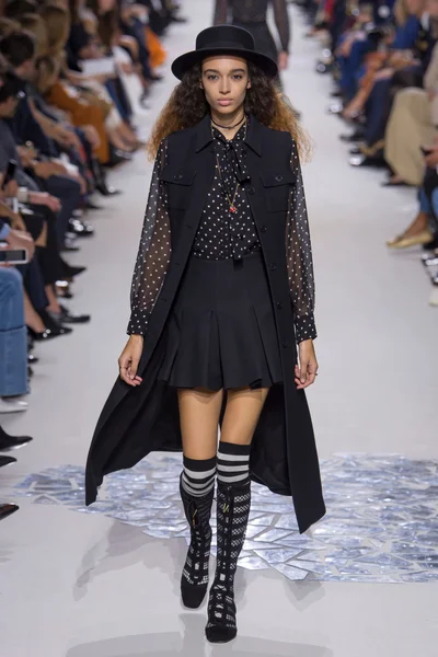 Look 18